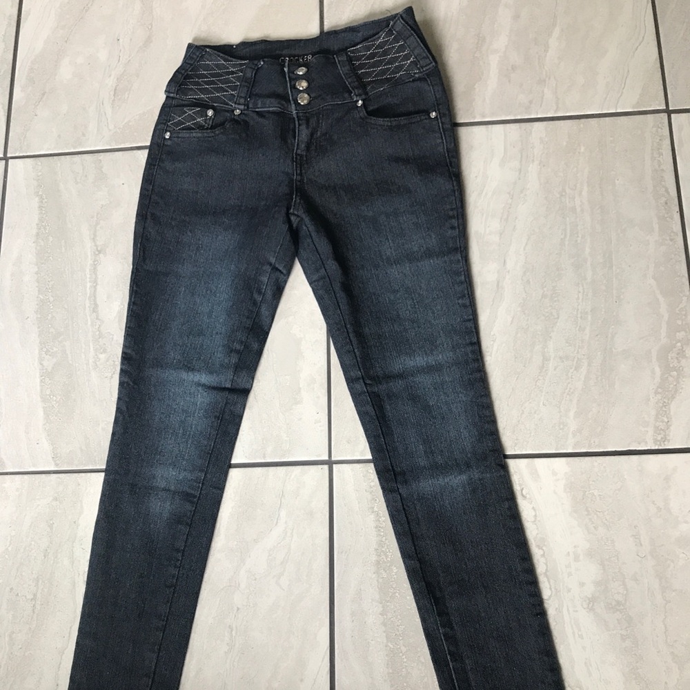 Blue-washed jeans👖